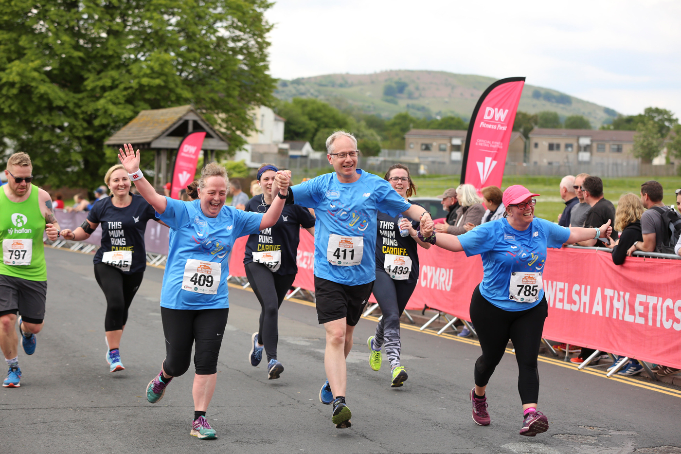 2019 runners at finish line